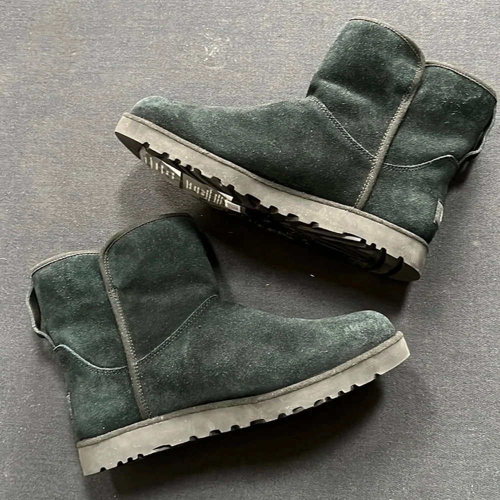 Ugg Cory II Genuine Shearling Lined Boot in black size 6